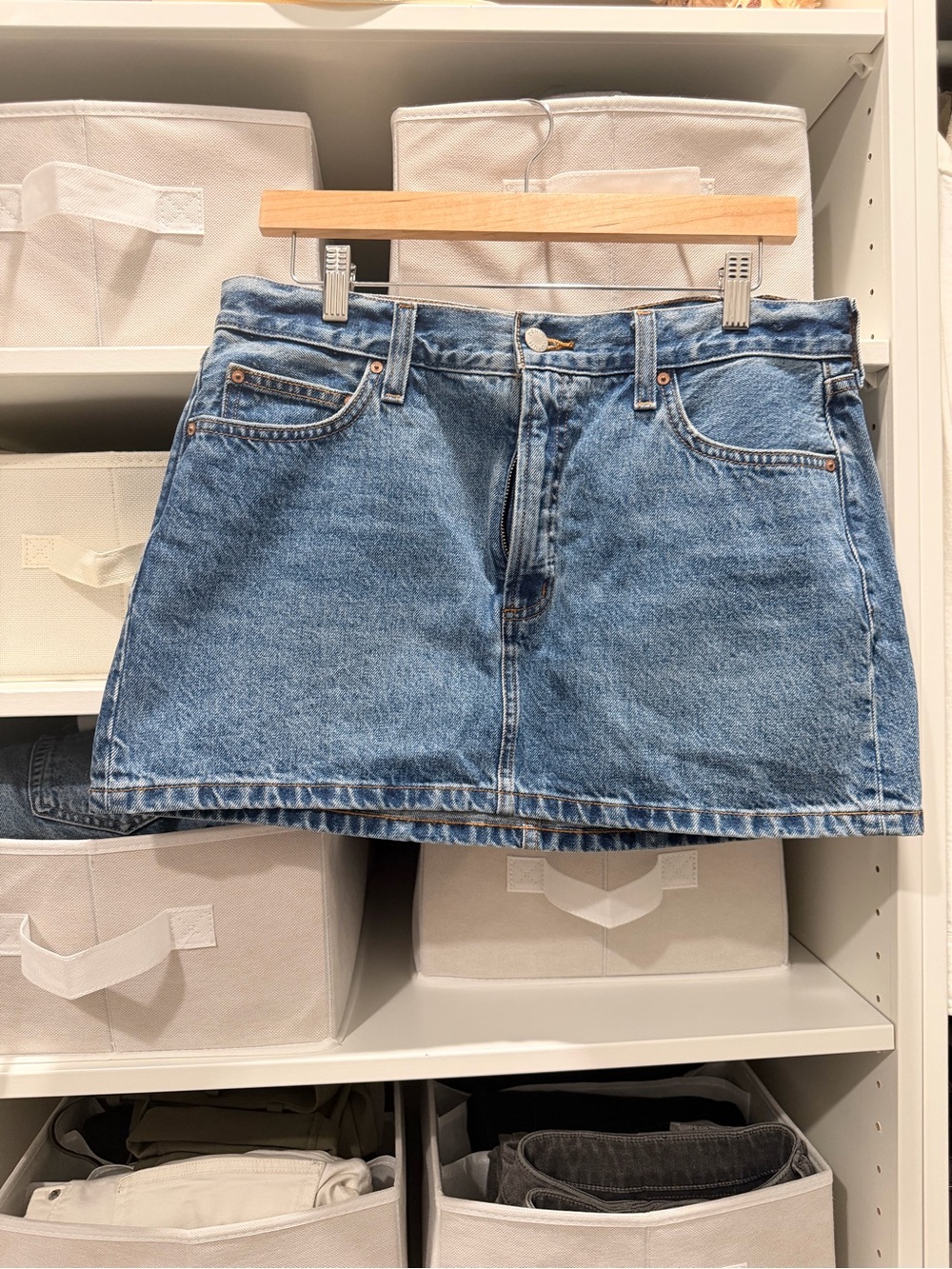 Aritzia Denim Forum The '90s Ricci Denim Skirt